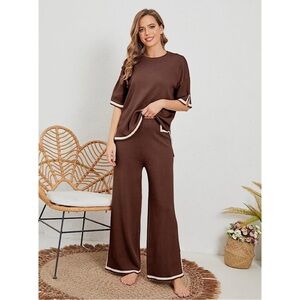 🎉NWOT Two Piece Travel Lounge Set, Women’s Size Med, Brown with Cream Trim